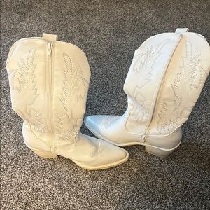 White Western Heeled Boots